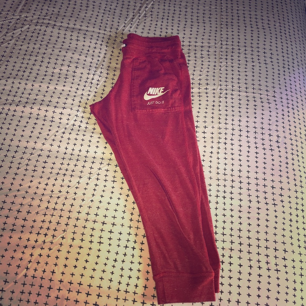 Red Nike cropped sweats